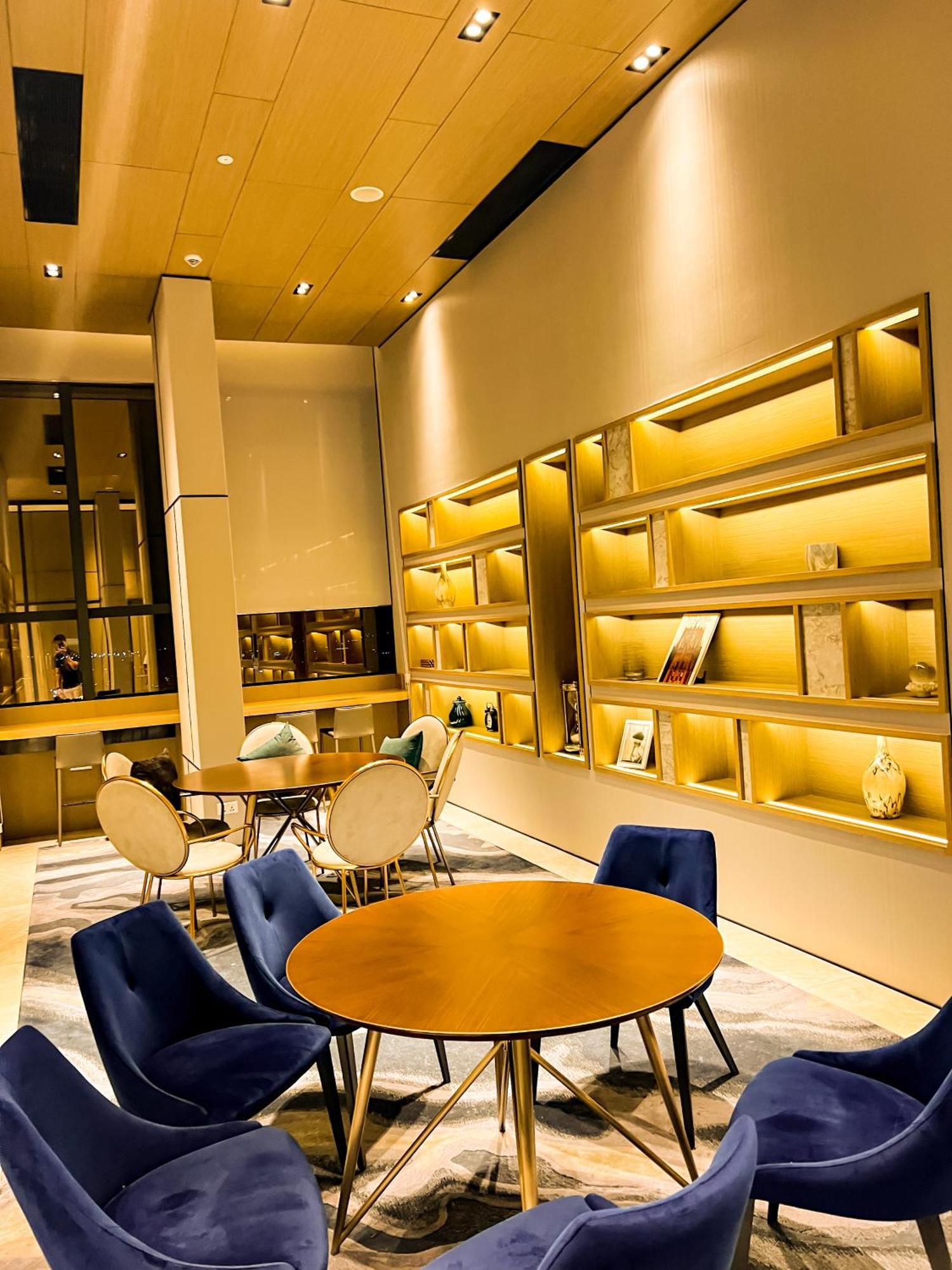 Marq Luxury 25 Gym Center, Infinity Pool Apartment