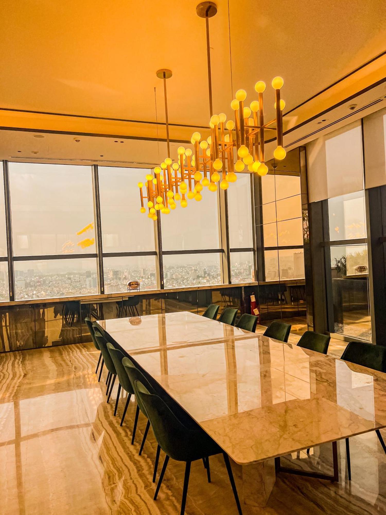 Marq Luxury 25 Gym Center, Infinity Pool Apartment