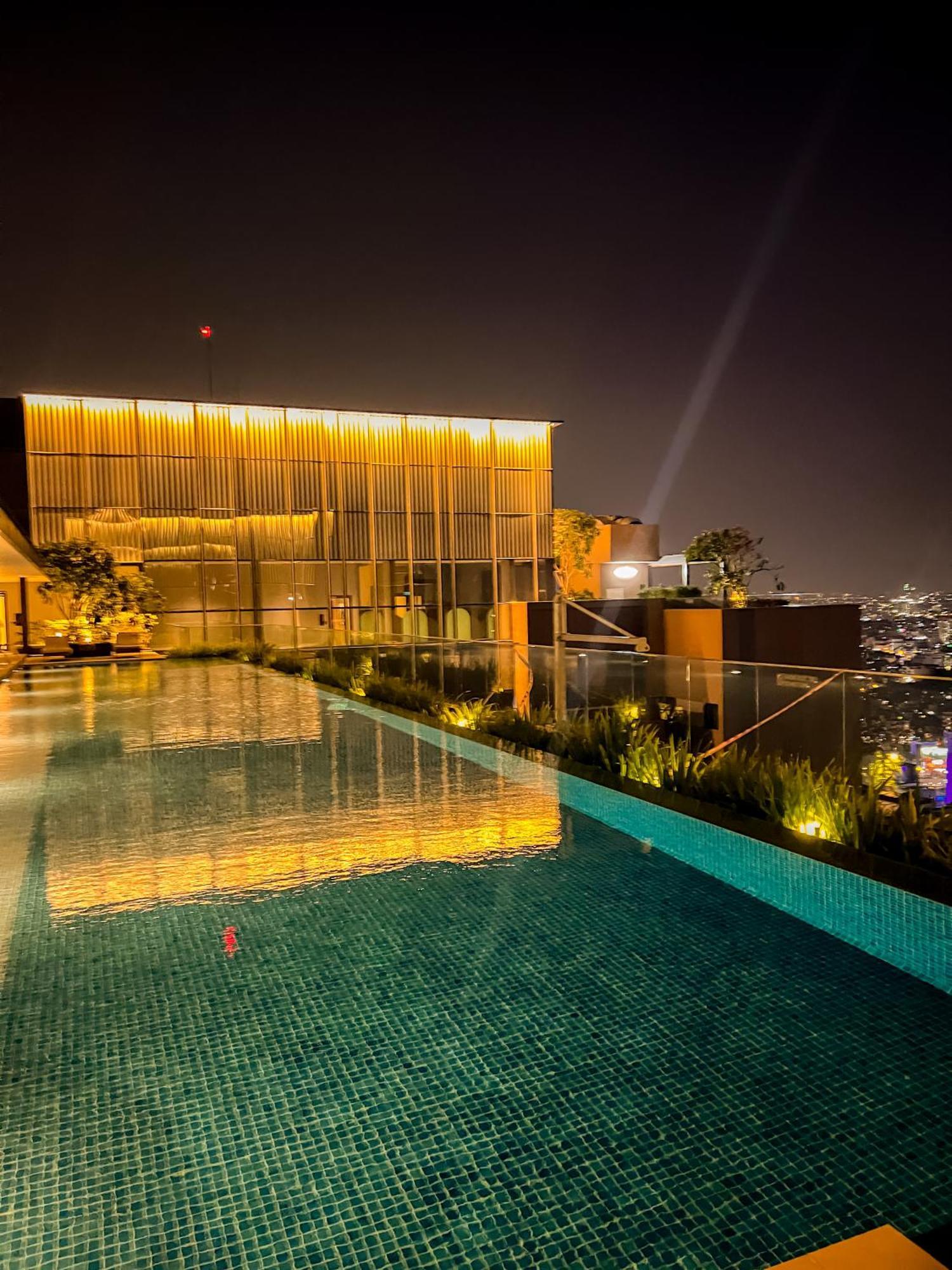 Marq Luxury 25 Gym Center, Infinity Pool Ho Chi Minh City