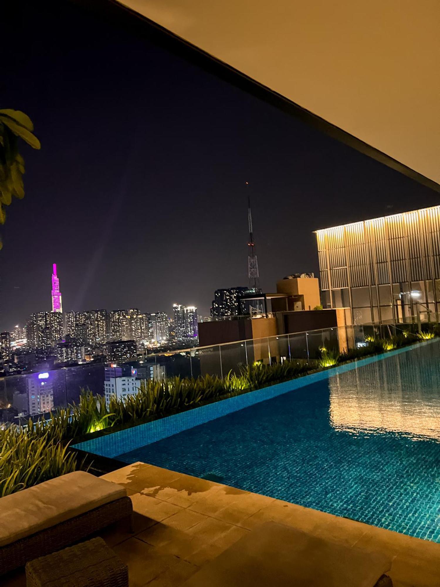 Marq Luxury 25 Gym Center, Infinity Pool Apartment