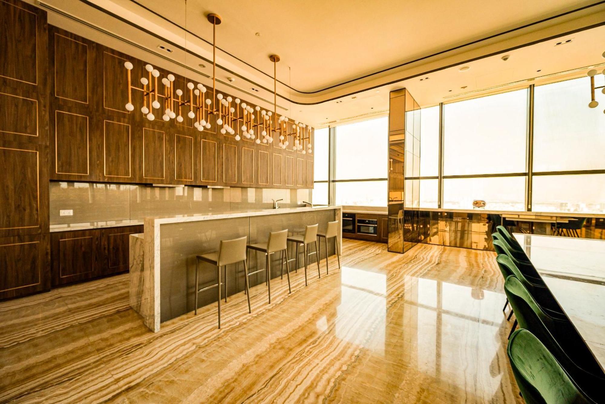 Marq Luxury 25 Gym Center, Infinity Pool Apartment