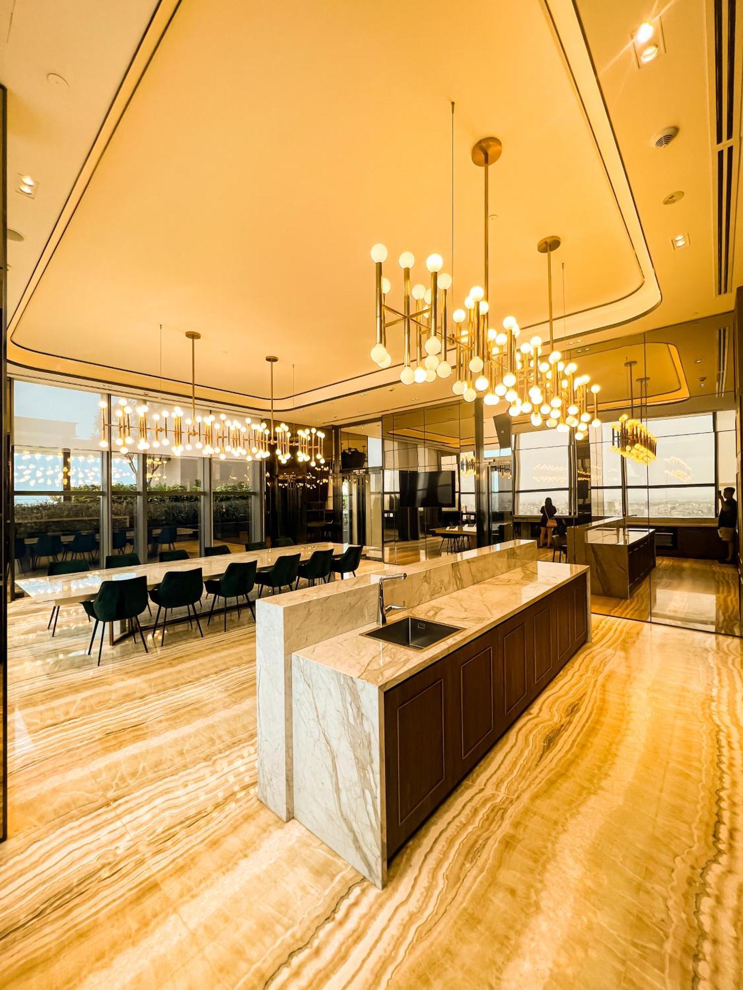 Marq Luxury 25 Gym Center, Infinity Pool * Ho Chi Minh City